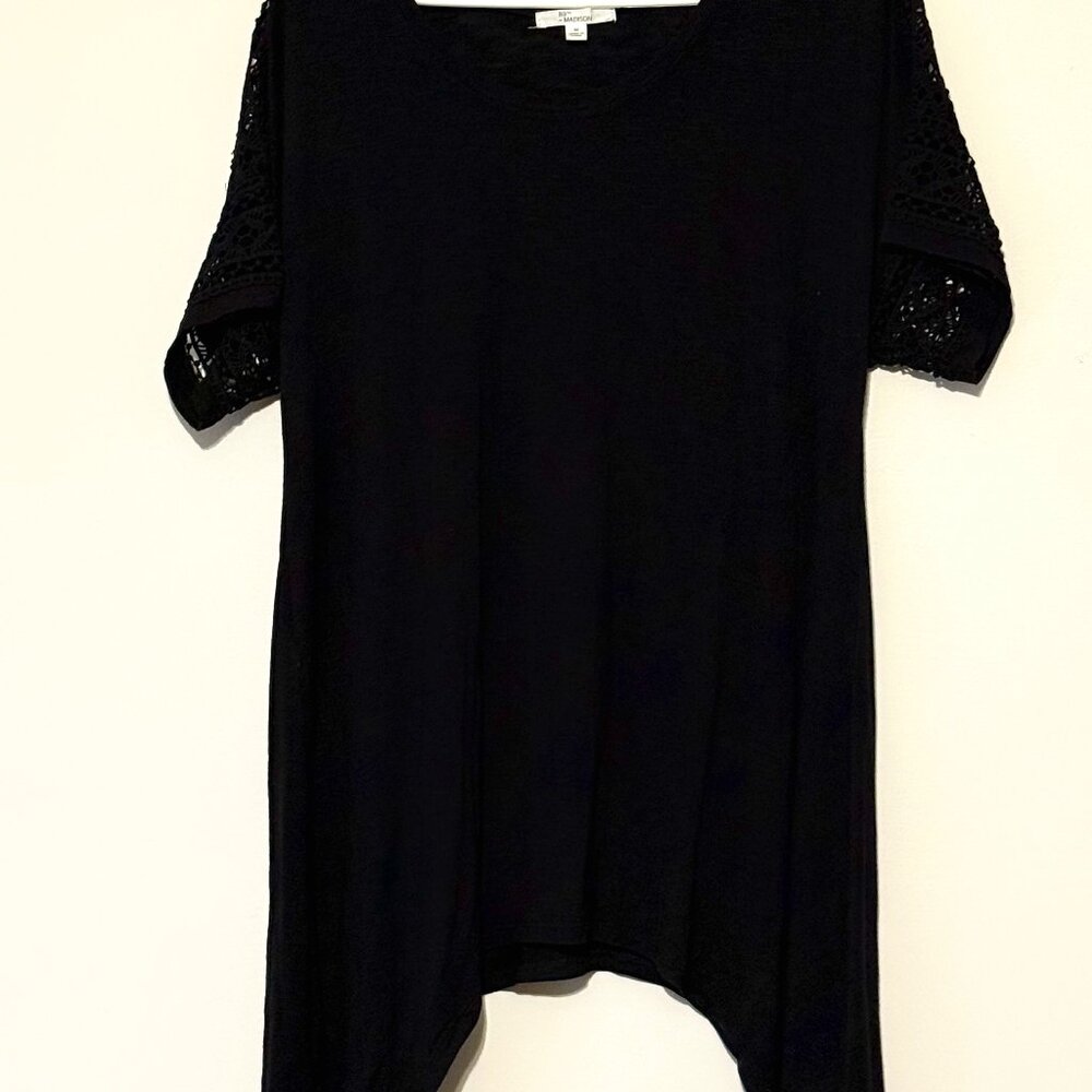 89th + Madison Black Top w\ Lace Accents and Sleeves Size Medium